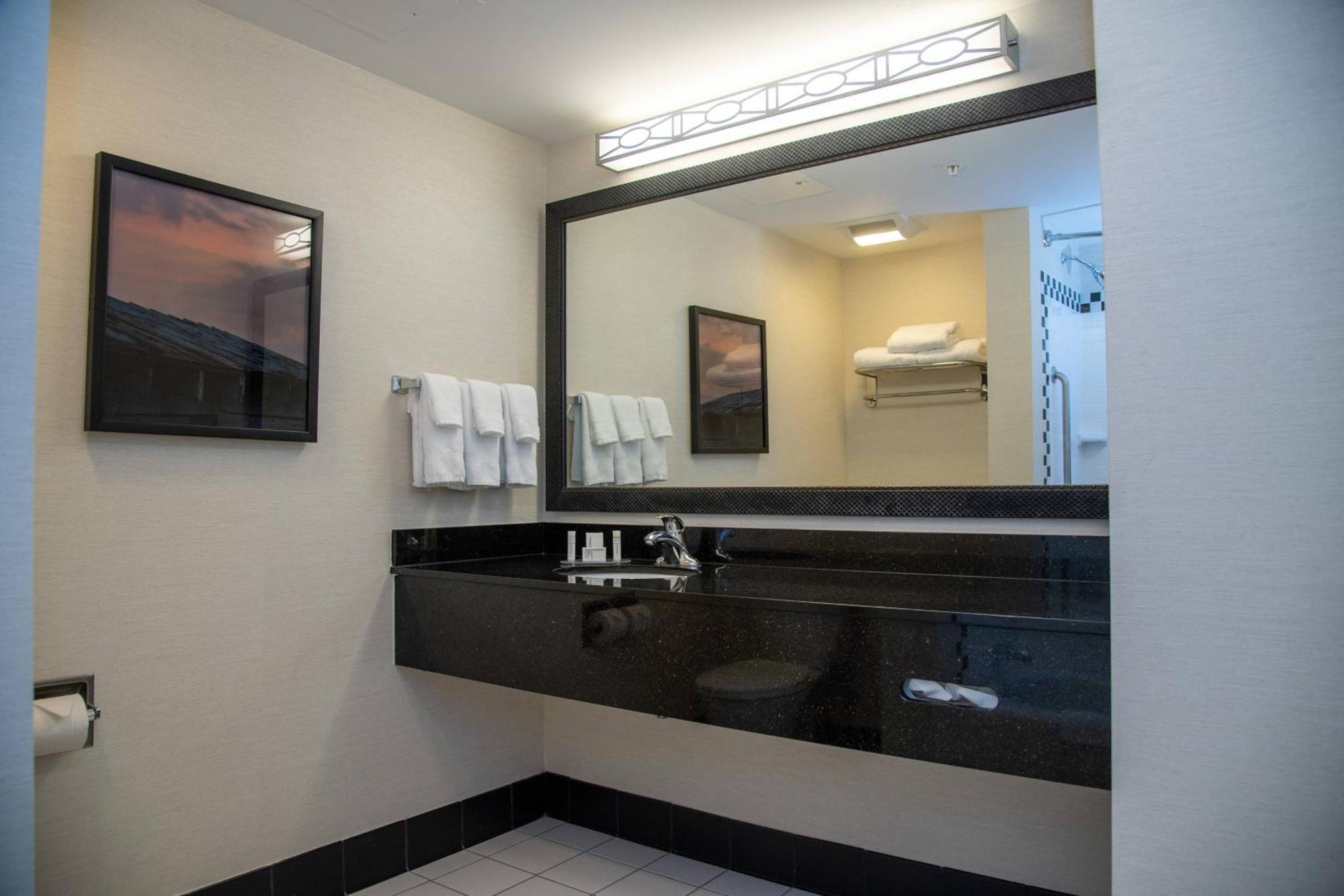 Fairfield Inn & Suites Льюисберг Экстерьер фото