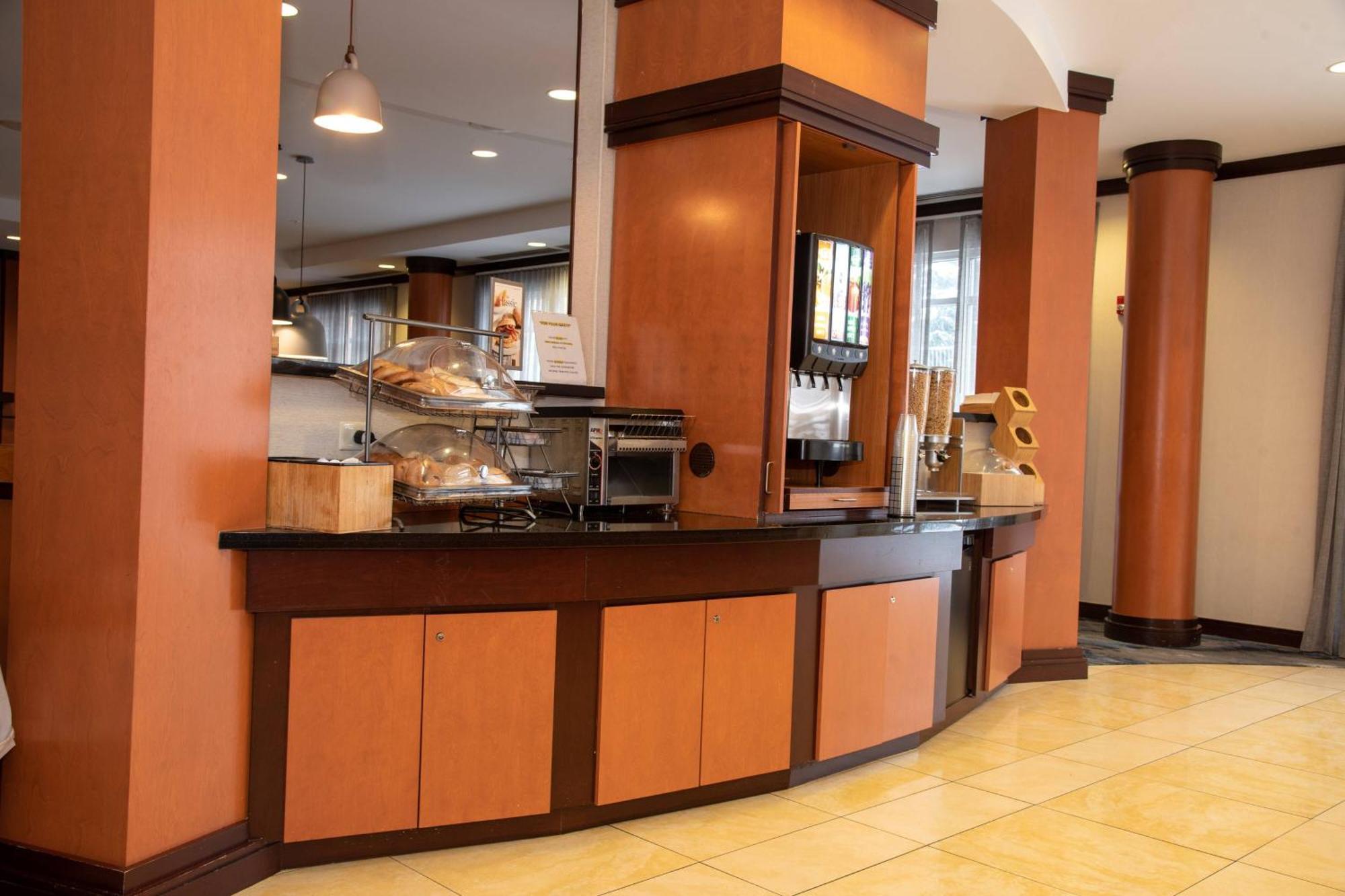 Fairfield Inn & Suites Льюисберг Экстерьер фото